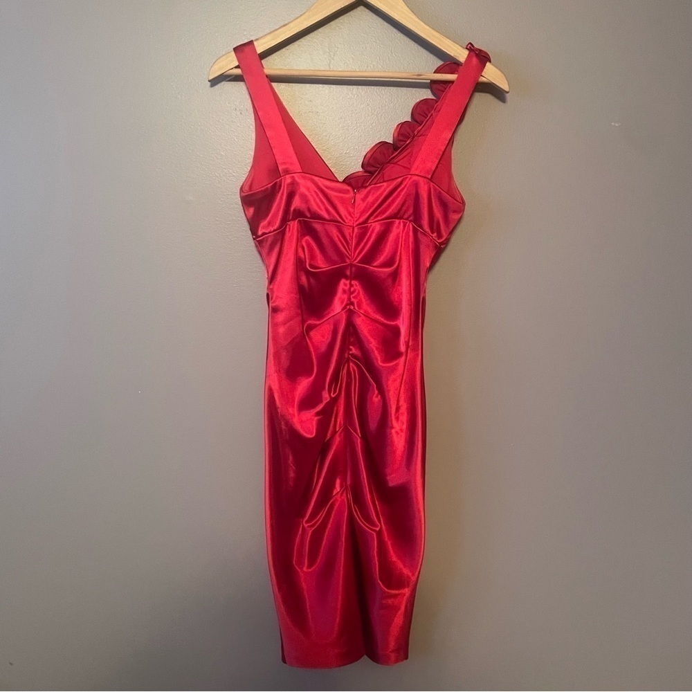 Xscape Red Satin Ruched Rosette Shoulder Midi Dress Size Small/4 - Picture 10 of 13